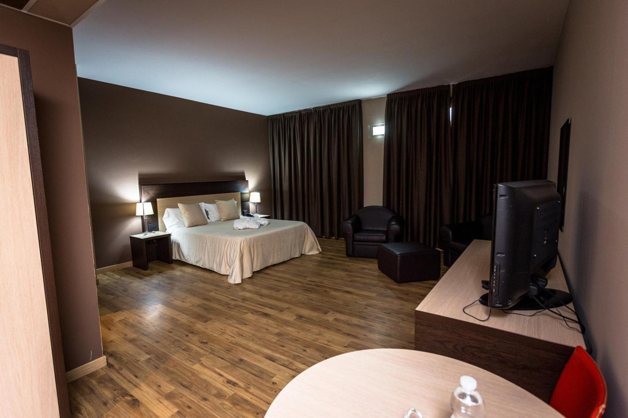 Hotel Don Camillo Brescello Kültér fotó